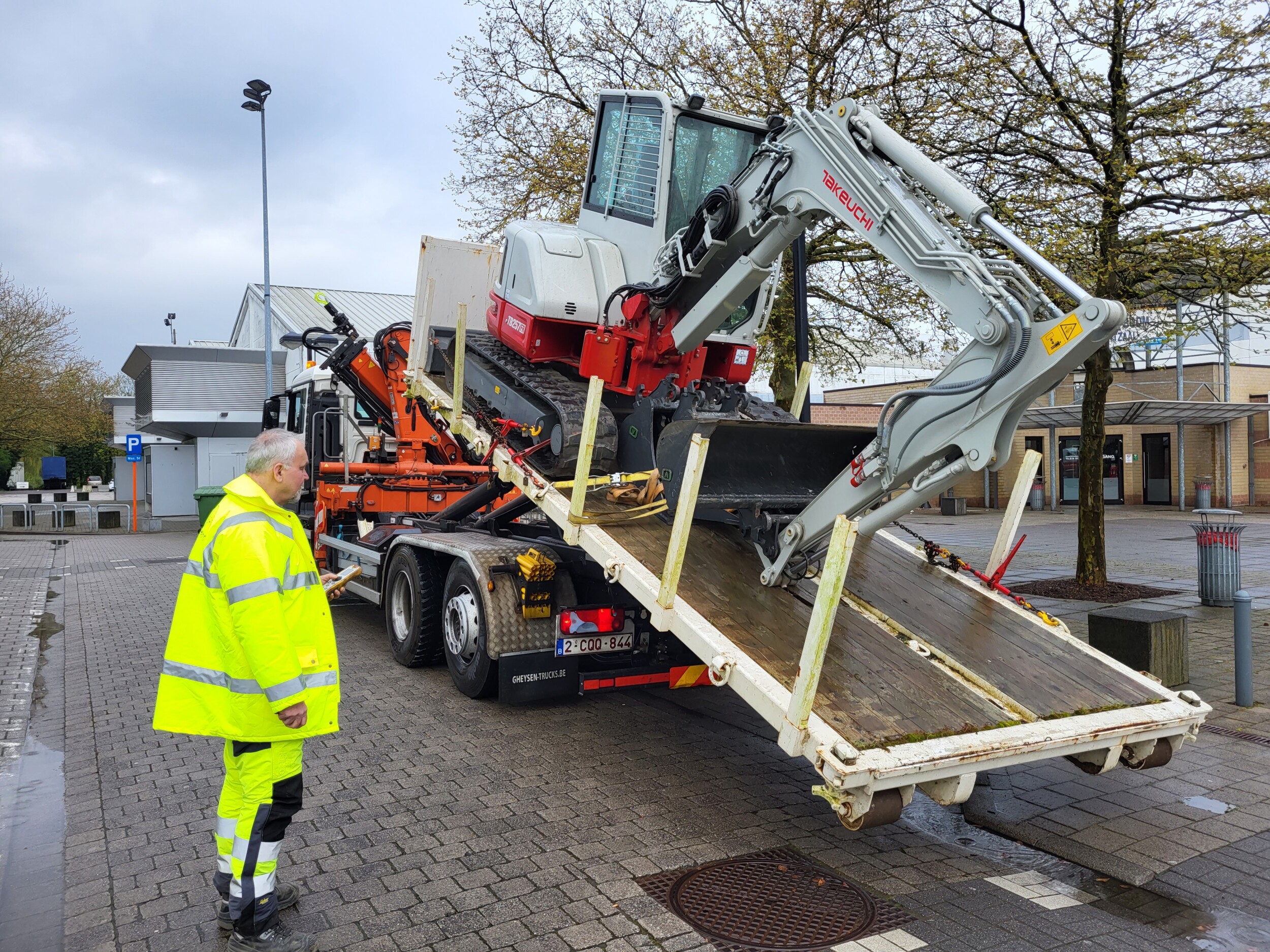 Fluxa graafmachines voor bouw zwembad